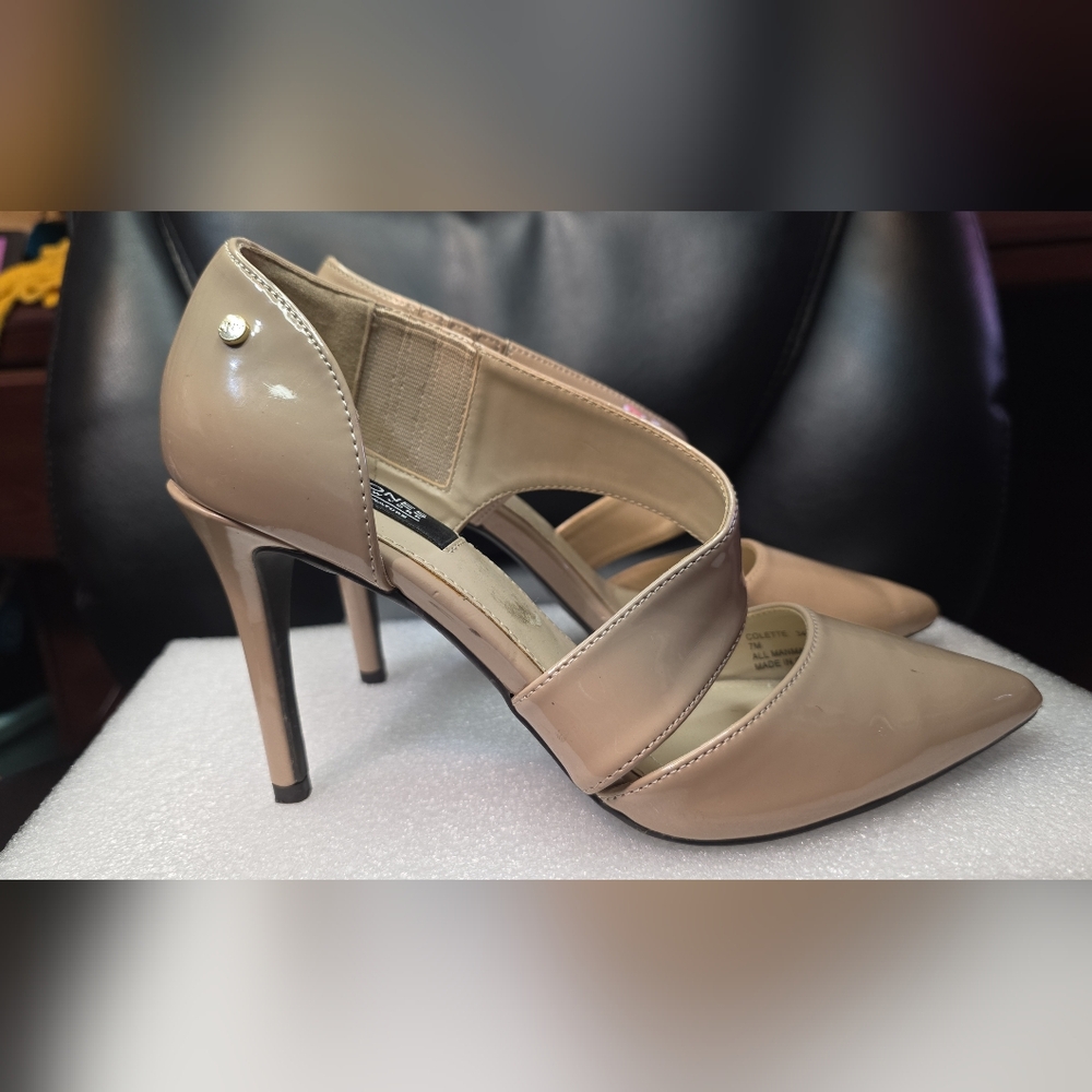 Jones New York Women's Nude Patent Heels - Picture 3 of 7